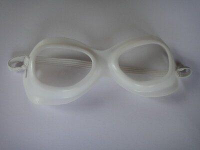 Gebrauchsanleitung ältere Modelle – Weiße Schutzbrille